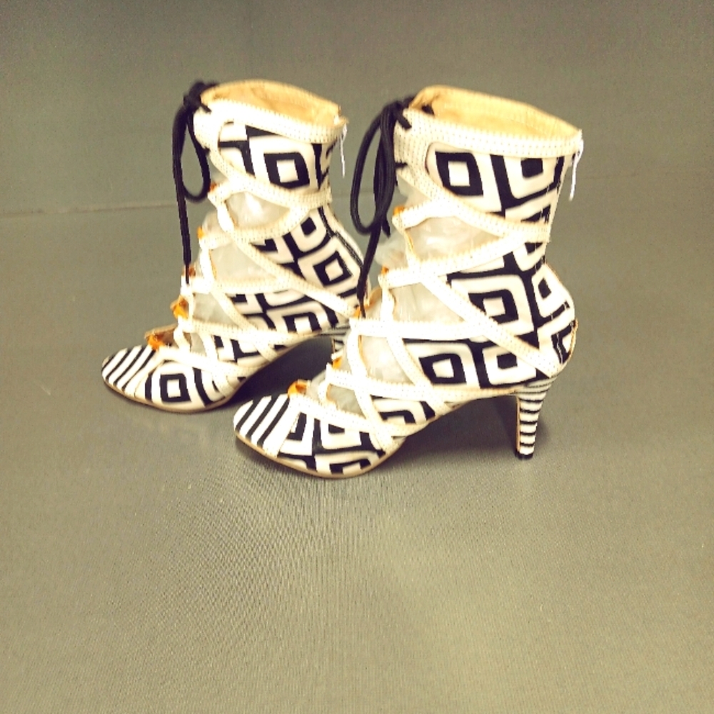 Geometric Black and White Women's Heels EU Size 39
